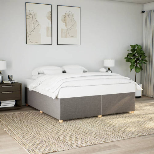 Taupekleurig gestoffeerd bedframe van 200x200 cm met stevige lattenbodem voor tweepersoonsmatras