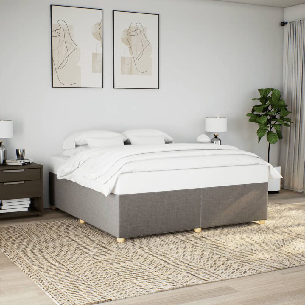 Taupekleurig gestoffeerd bedframe van 200x200 cm met stevige lattenbodem voor tweepersoonsmatras
