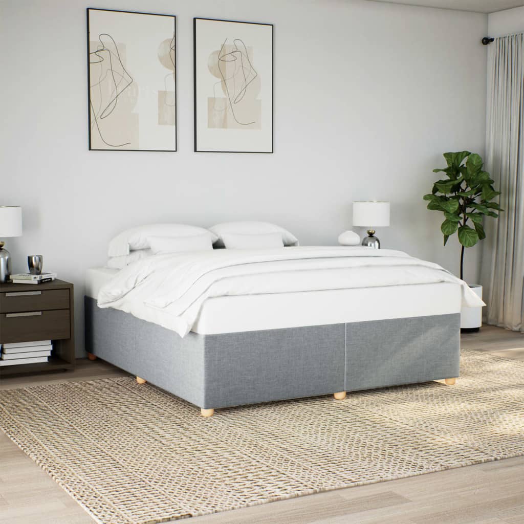 Taupekleurig gestoffeerd bedframe van 200x200 cm met stevige lattenbodem voor tweepersoonsmatras