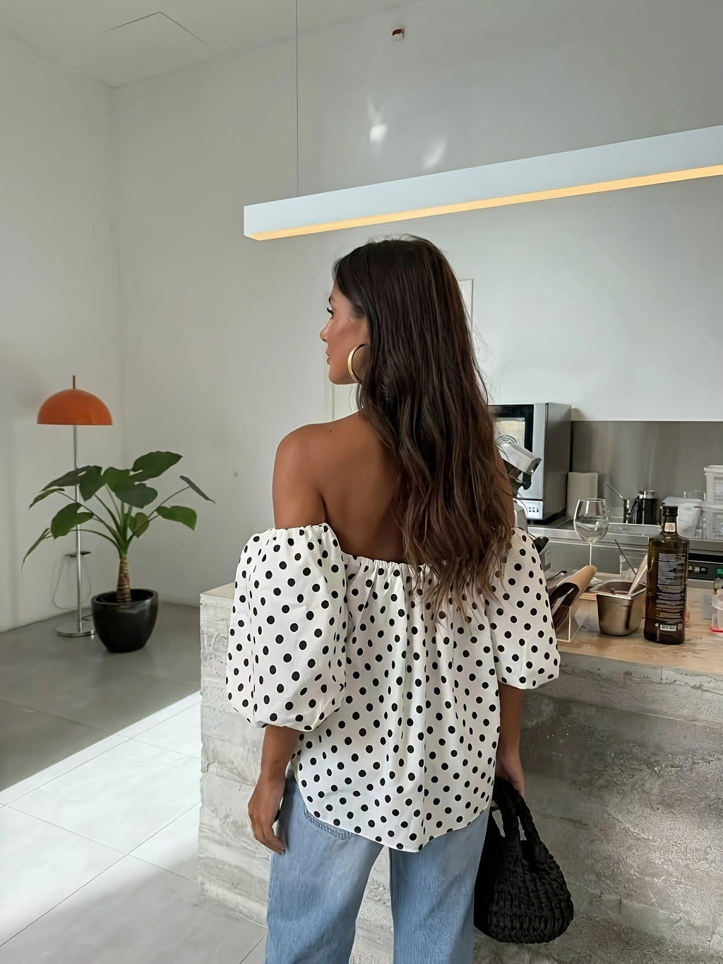 Dames off-shoulder top met stippenprint