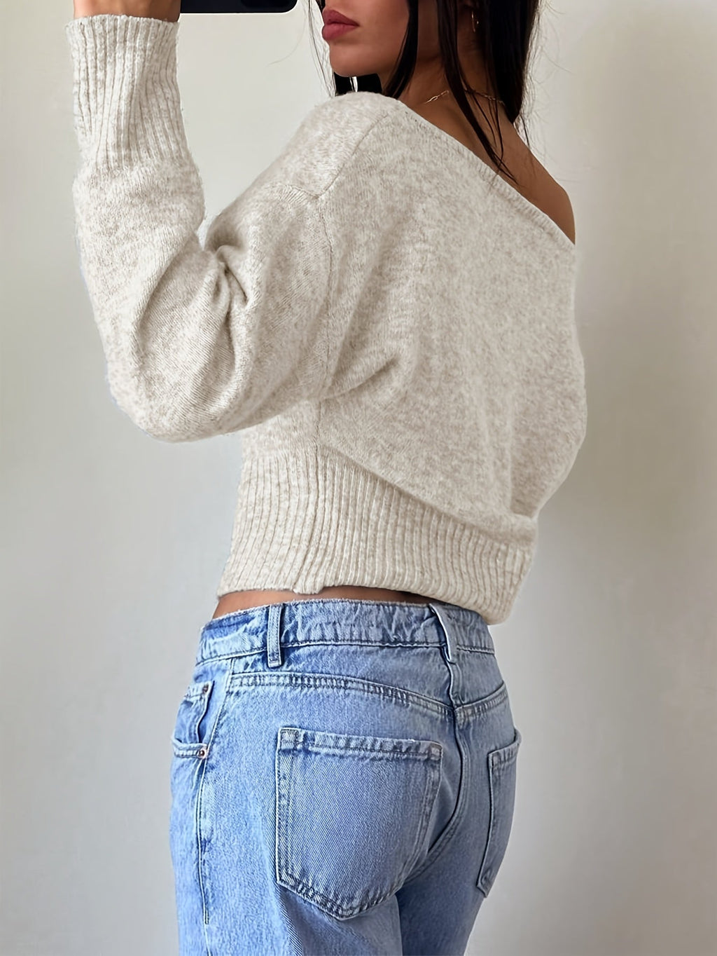 Dames trui met asymmetrische V-hals