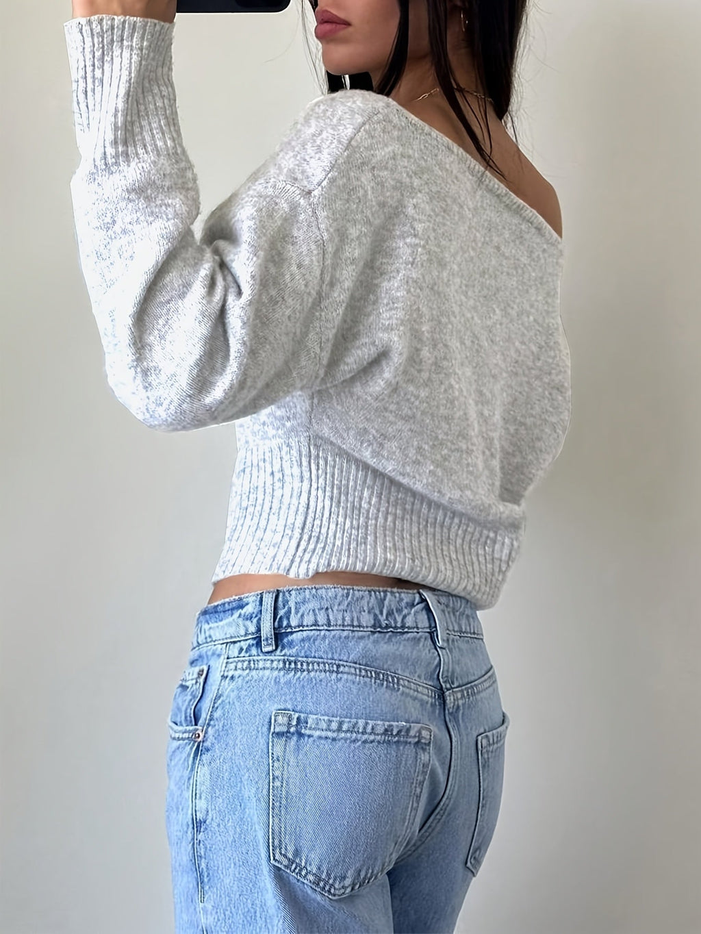 Dames trui met asymmetrische V-hals