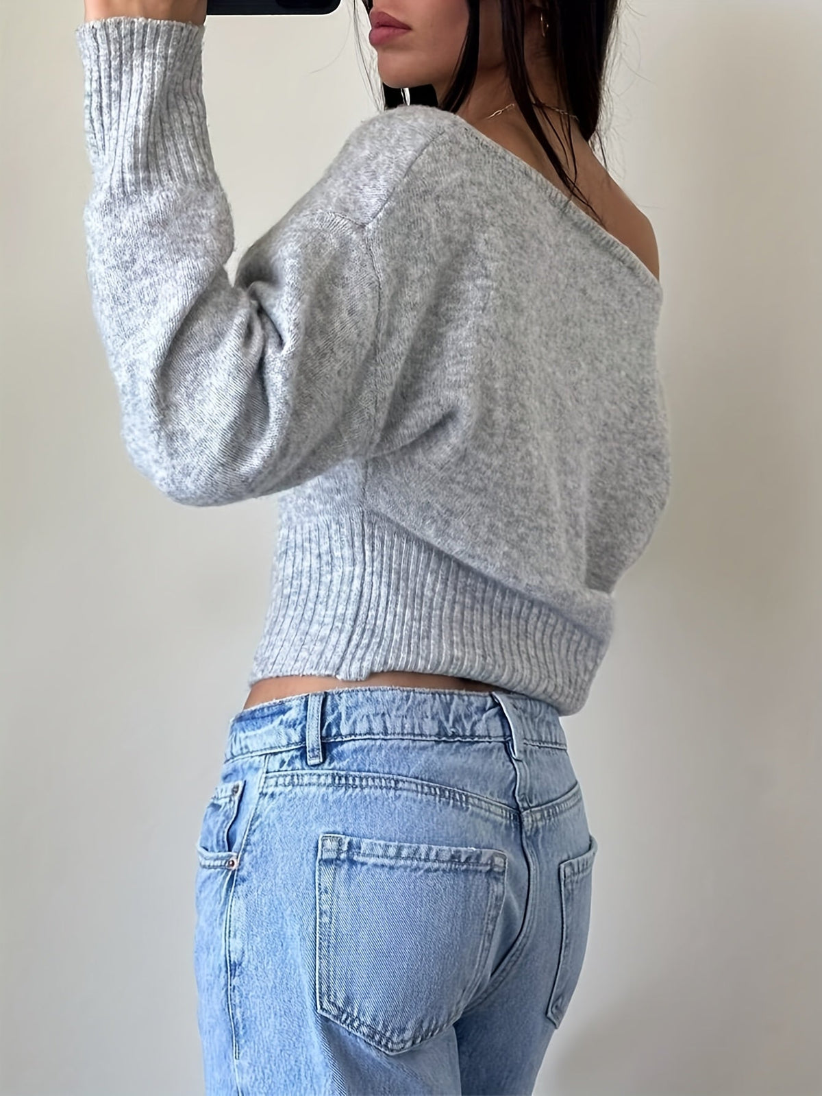 Dames trui met asymmetrische V-hals