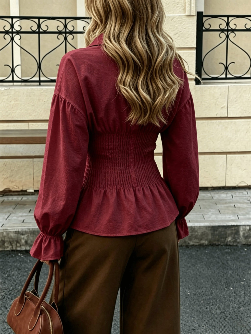 Elegante damesblouse met pofmouwen en getailleerde pasvorm