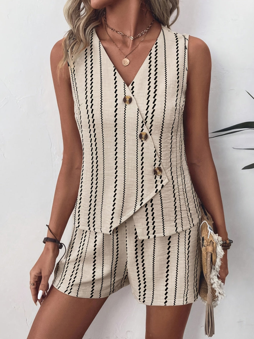 Damesset zomer met mouwloze top en korte broek in trendy print