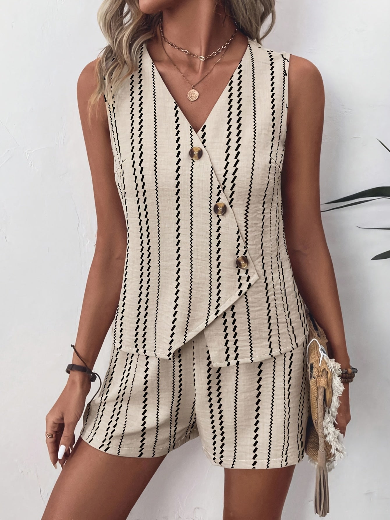 Damesset zomer met mouwloze top en korte broek in trendy print