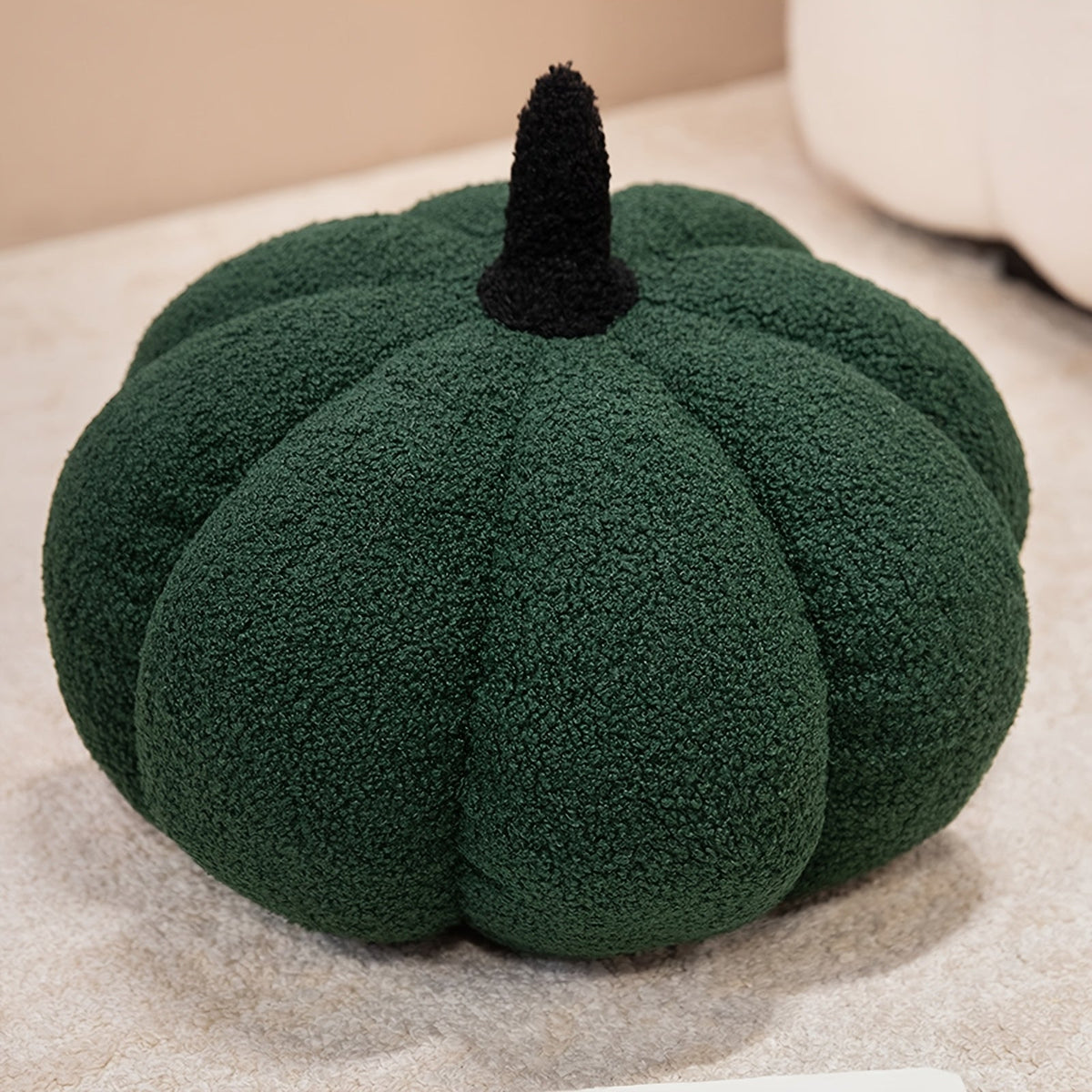 Pompoen kussen als herfstdecoratie