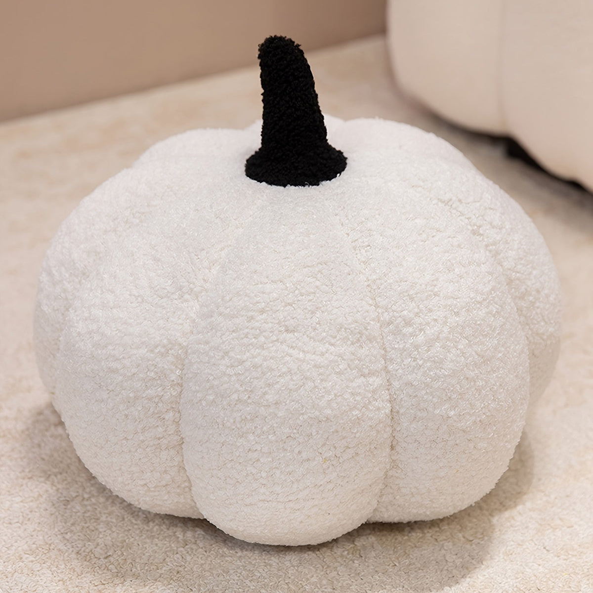 Pompoen kussen als herfstdecoratie