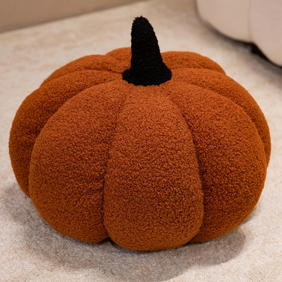 Pompoen kussen als herfstdecoratie