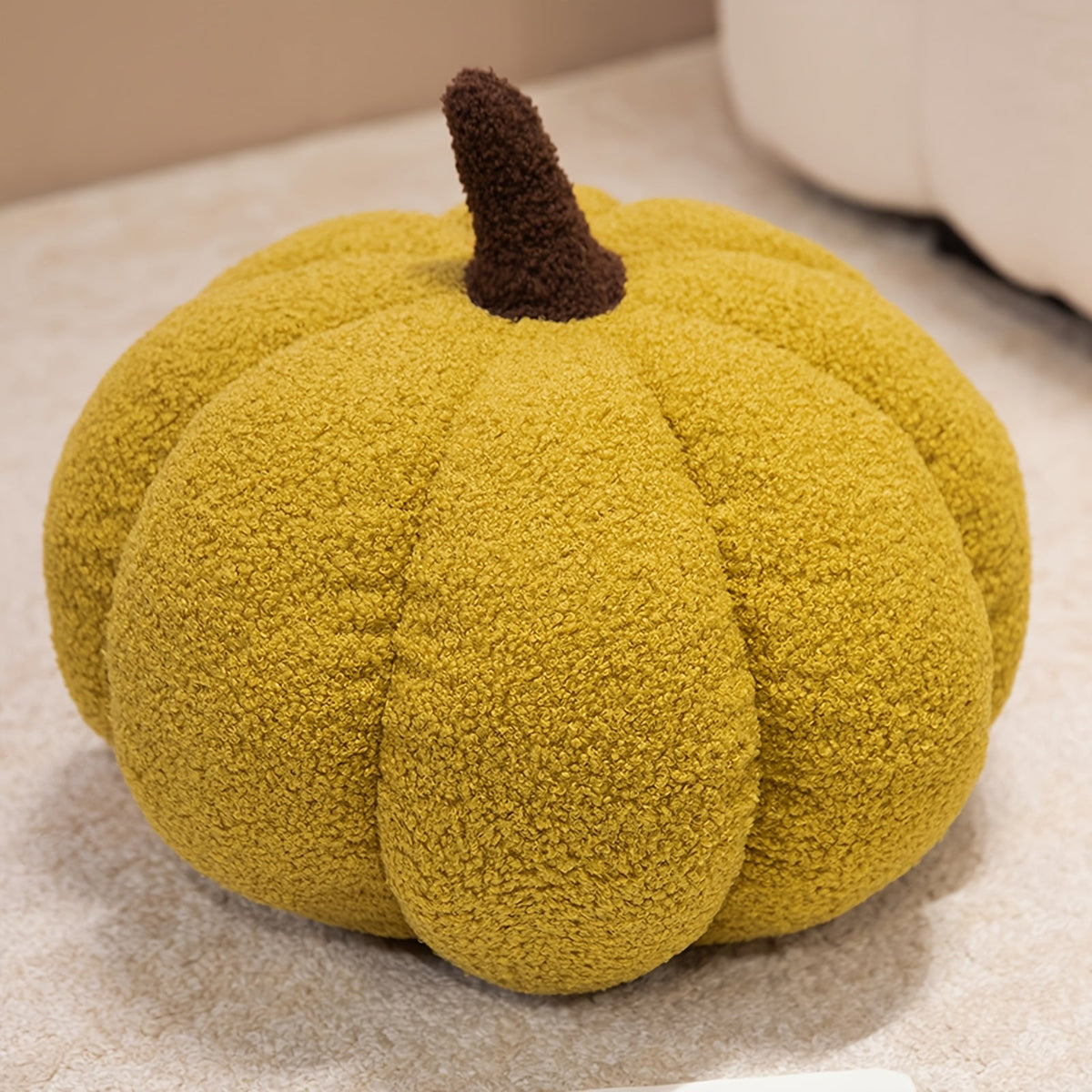 Pompoen kussen als herfstdecoratie